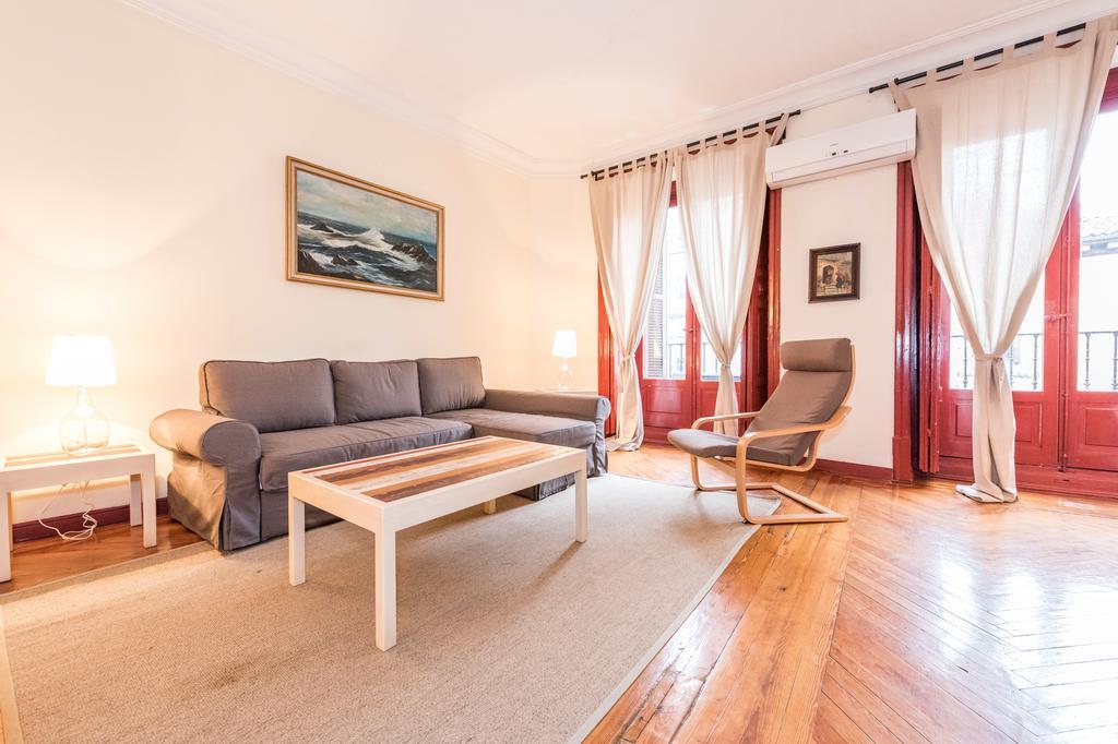 Apartamentos Madrid Centro B Екстериор снимка